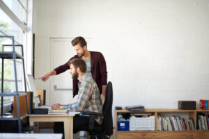 Rekvalifikace místo náboru? Nedostatek pracovníků nutí firmy přehodnotit strategii